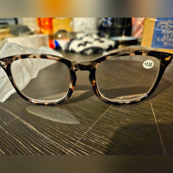 Vera Bradley Reading Glasses - Picture 1 of 2
